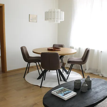 Zentral Gelegene Im Erdgeschoss Fuer 3 Personen - Kueche, Waschmaschine, Zwei Schlafzimmer Lejlighed