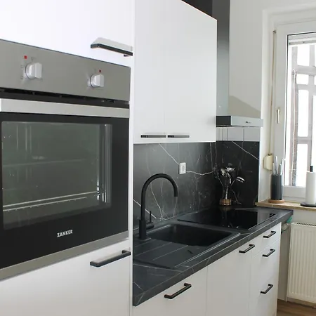 Zentral Gelegene Im Erdgeschoss Fuer 3 Personen - Kueche, Waschmaschine, Zwei Schlafzimmer *